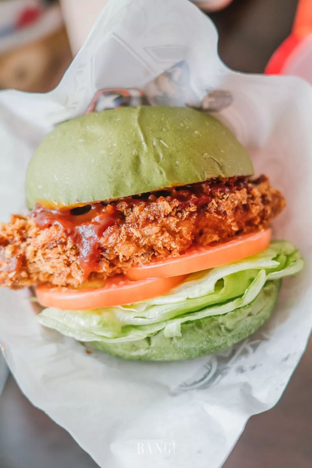 绿巨人能量猪排汉堡这里的美食都呈现出浓浓的漫威风格以漫威动漫形象