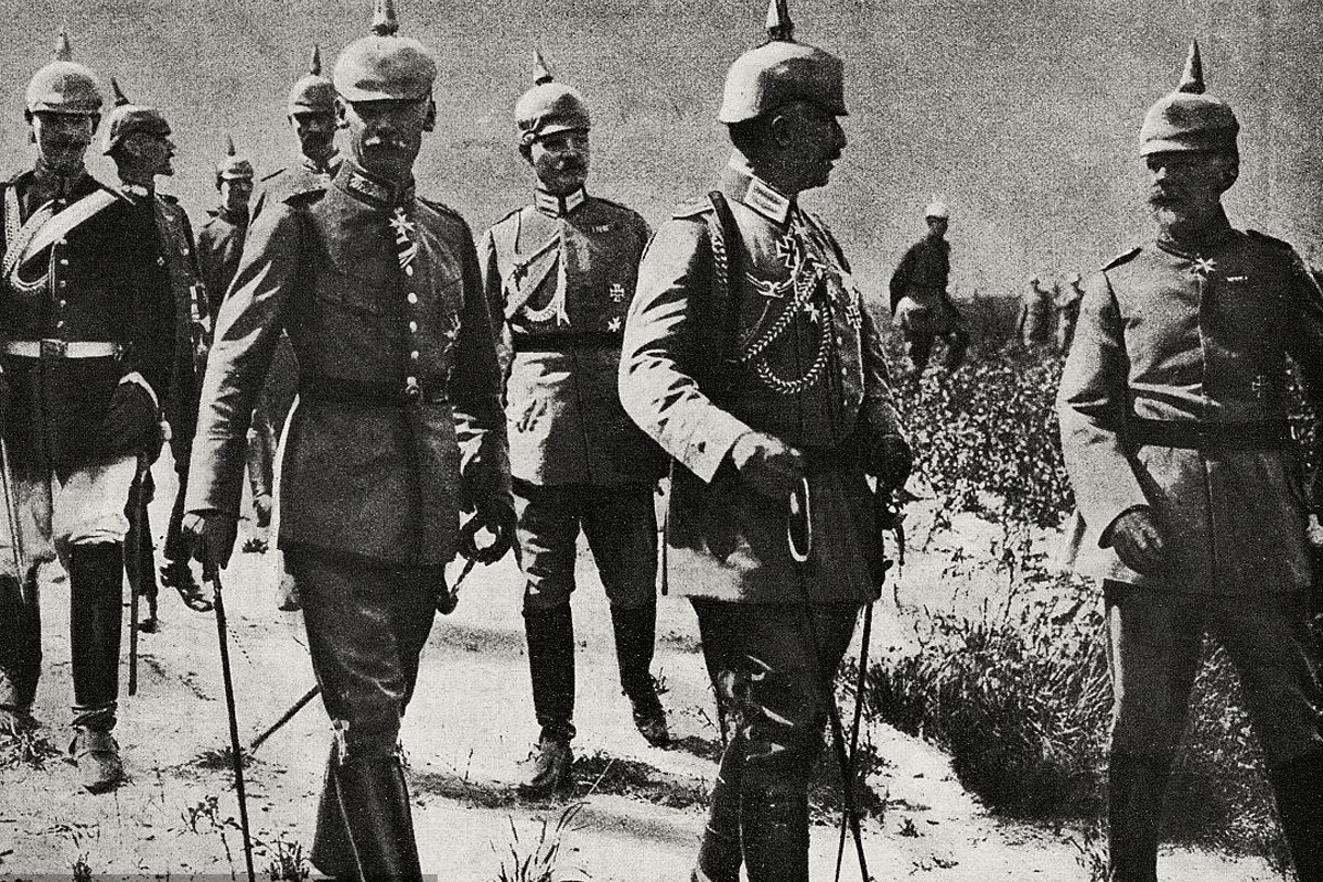 这个痛打希特勒的人就是德国一战时的老将——埃里希·冯·鲁登道夫