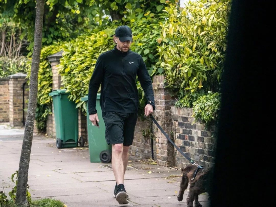 英国男人|有些人表面是绅士学霸,背地里是沙雕bot_本尼