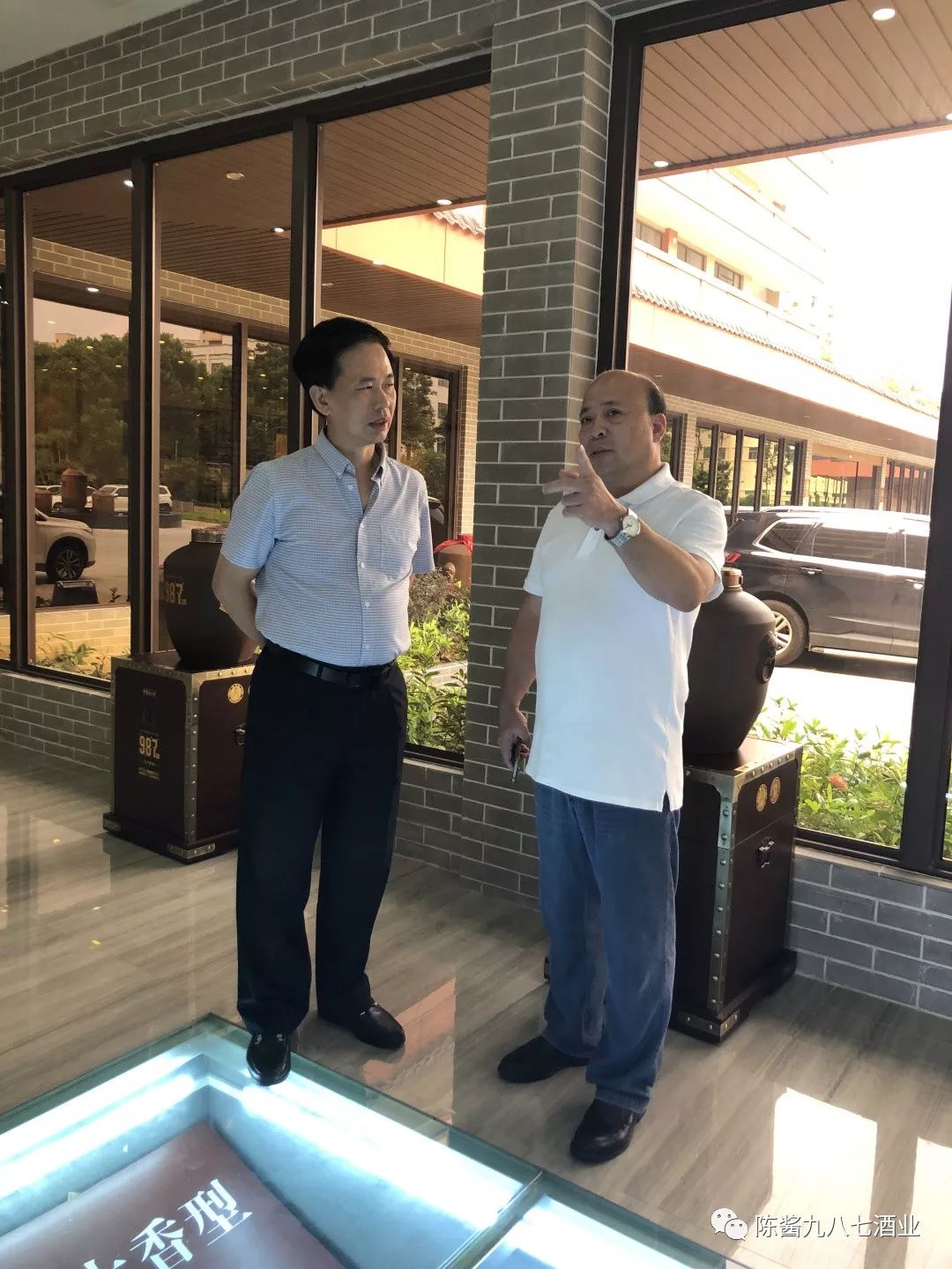 会员动态广东粤强酒业董事长王富强率队莅临九八七茅台小镇参观指导