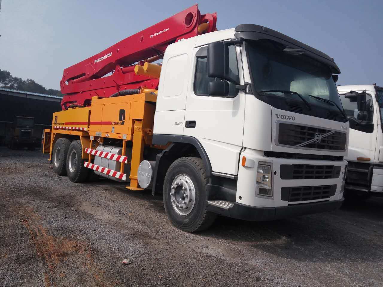 奔驰沃尔沃五十铃斯堪尼亚谁更适合用作泵车底盘