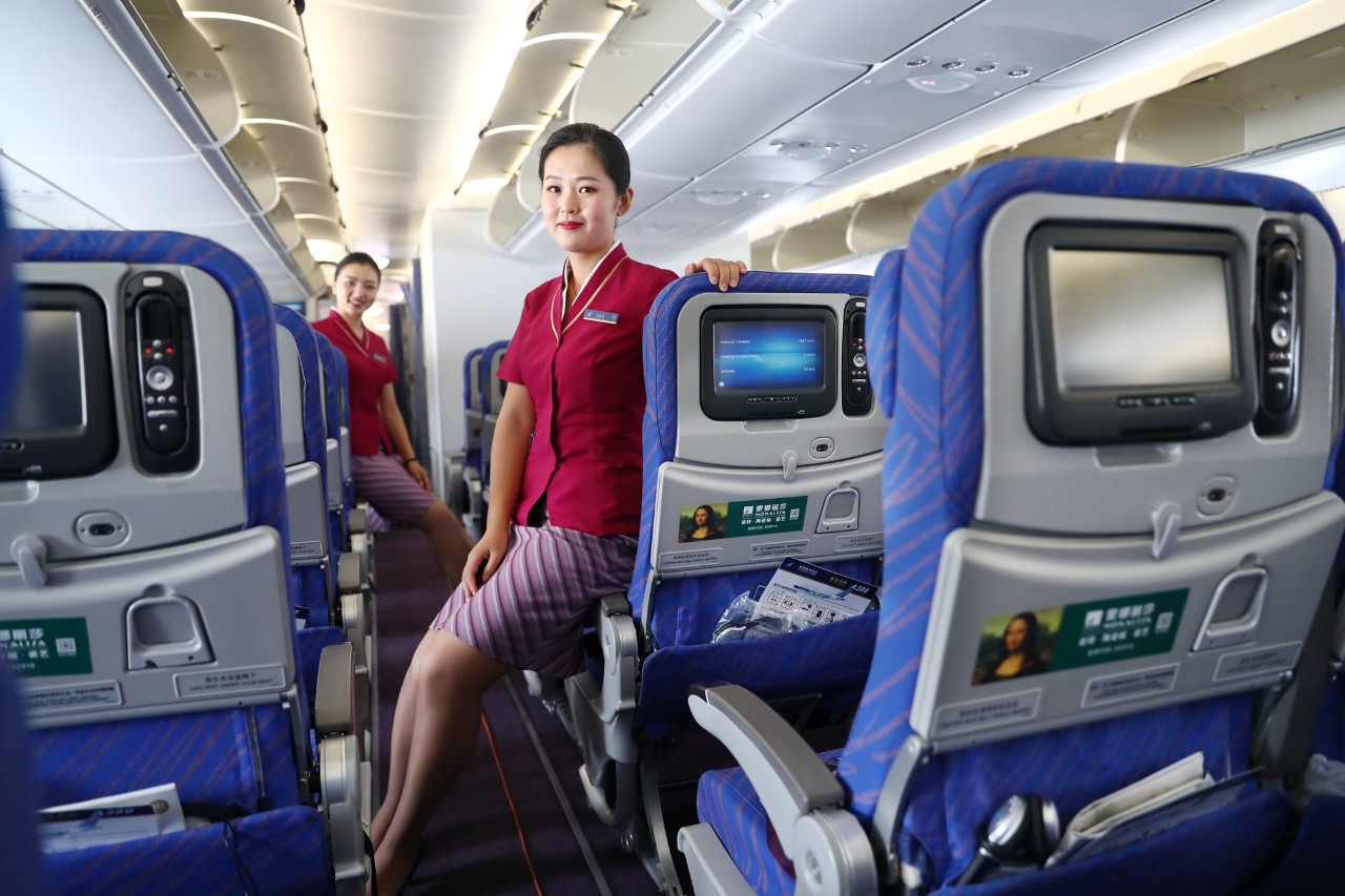 蒙娜丽莎在7月份已经登陆南航最大的客机a380,把微笑传递给每一位在