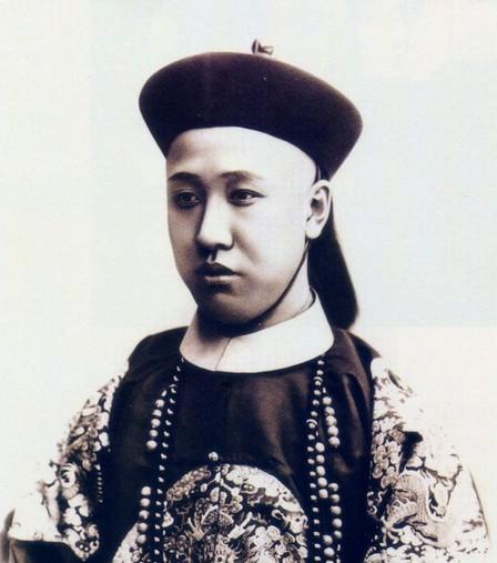 他是摄政王,皇帝的生父,却被亲弟弟直言:说他忠厚,其实是无用_袁世凯