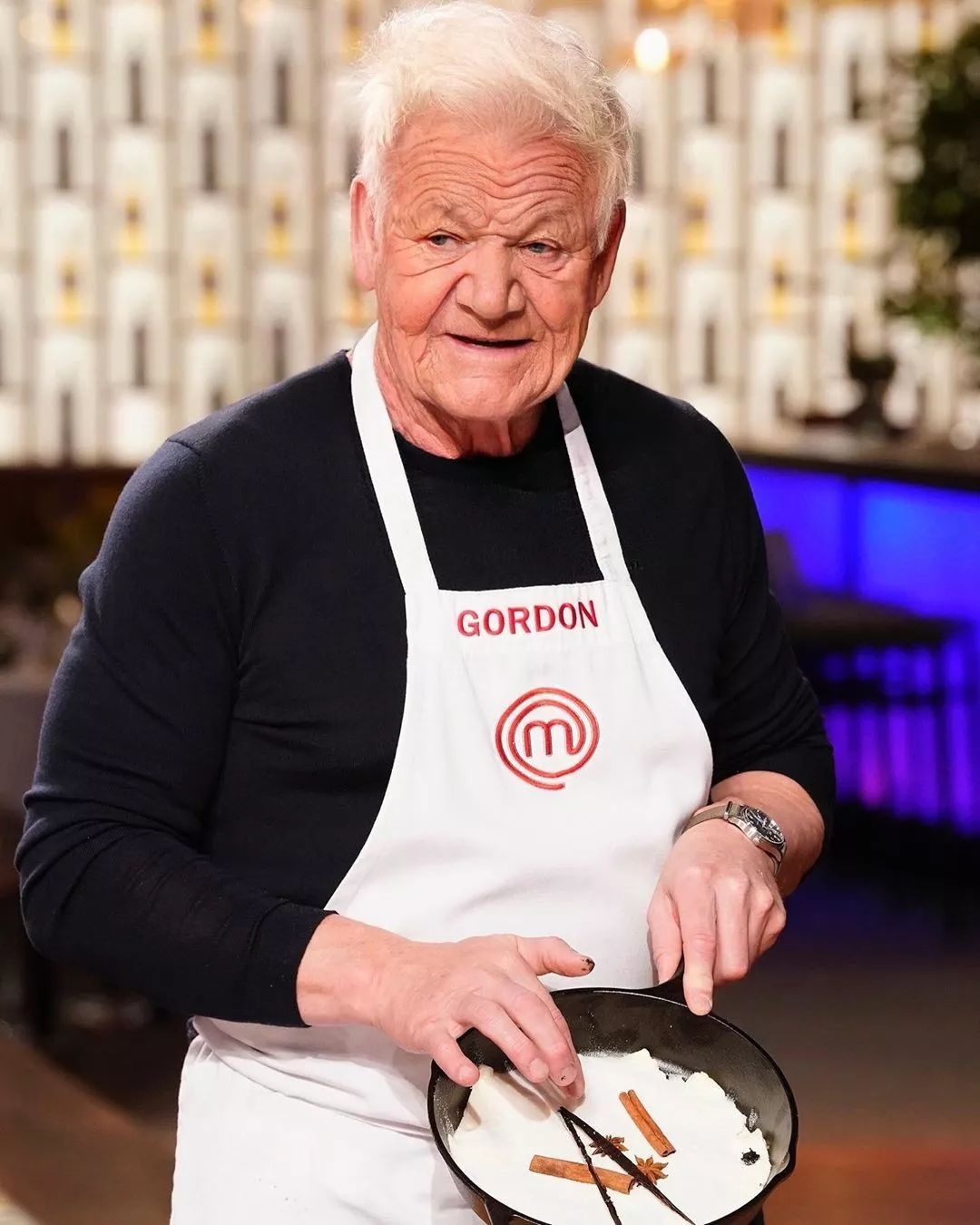 脾气出了名火爆的《地狱主厨》 gordon ramsay,居然变成了一位慈祥的