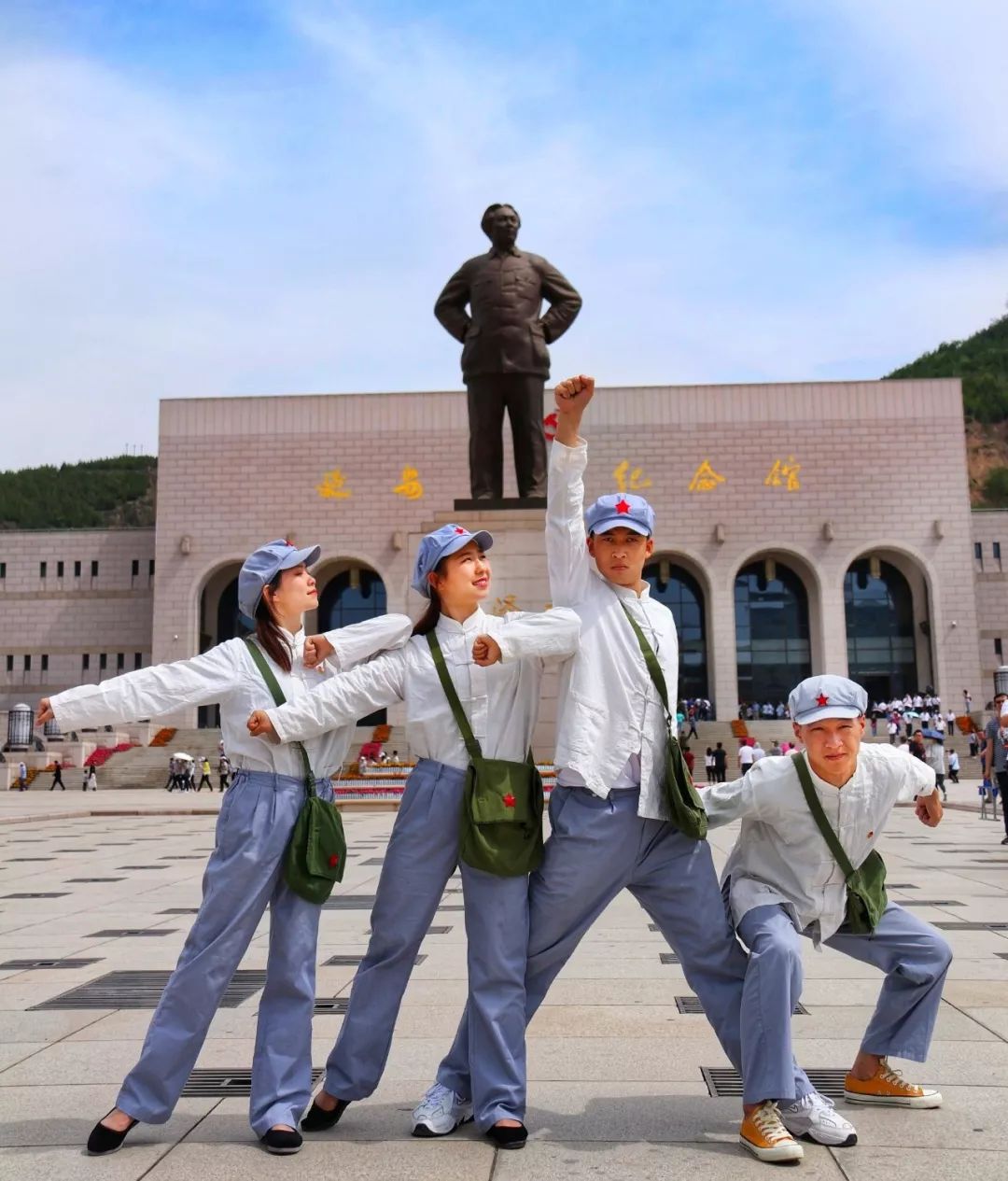 动作都是摄影师白雨轩老师一一设计,指导你不知道的是,枣园革命旧址