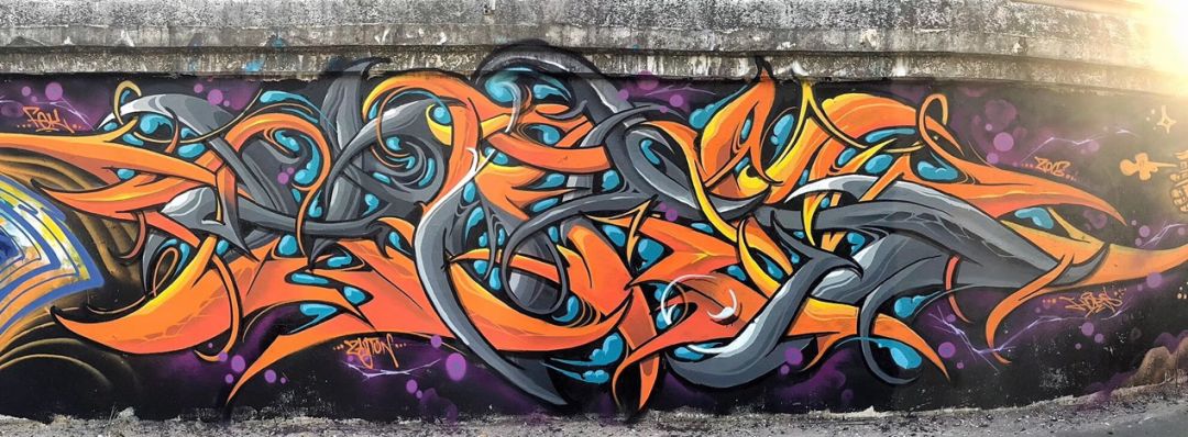 刺青师,来自far east kerw,擅长wild style字体涂鸦.