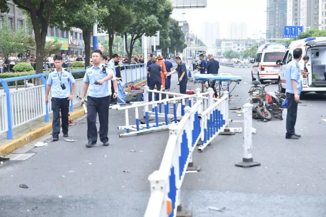 常州717事故通报肇事司机称出现晕厥车辆失控另有一人因谣言被罚