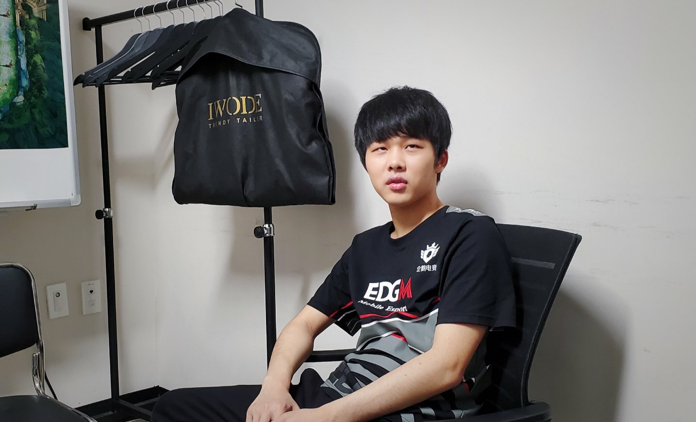 时隔474天edgm初晨拿出露娜,飘逸团战获3杀,主要对面实力不济