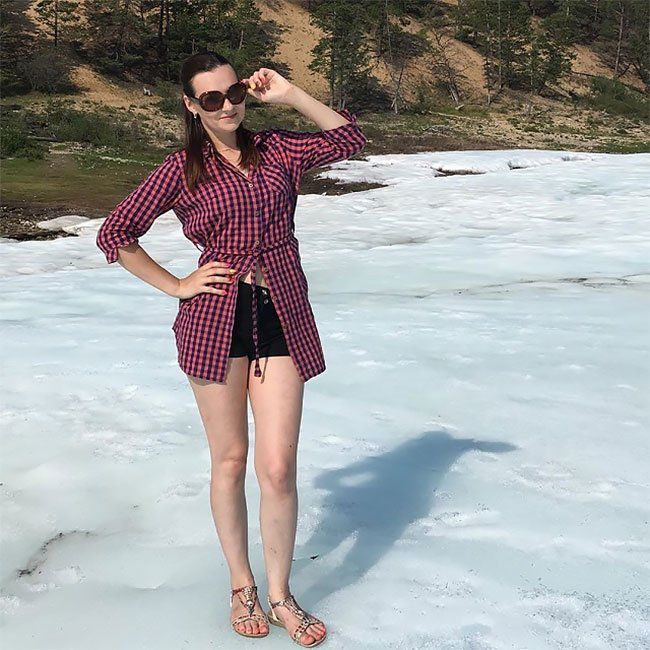 最奇特冰川, 35度冰不融化,美女们穿比基尼在冰玩疯了