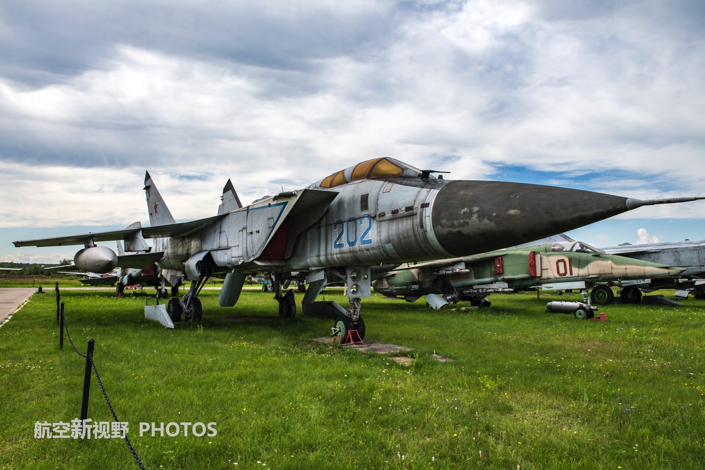 俄罗斯战机暴力美学的经典米格31重型截击机高大威猛做工粗糙