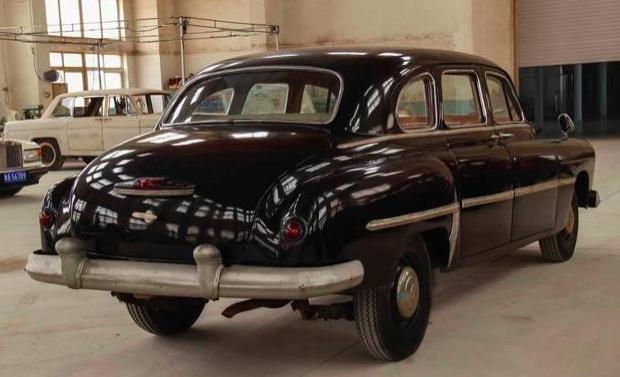 这车在动力上面简直就是乏善可陈,但是考虑到是1950年的汽车,我们还是