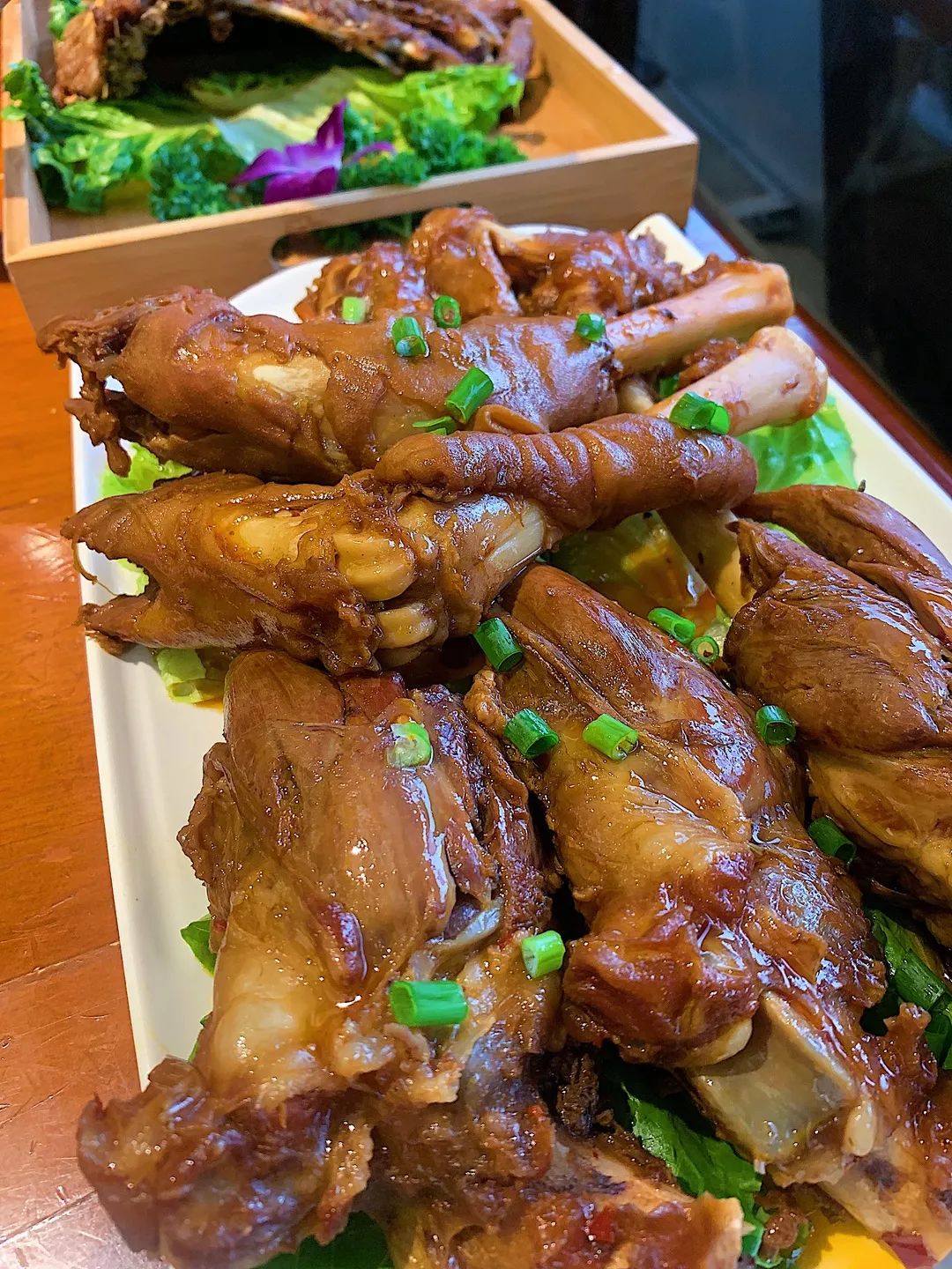 很有风味原汁原味的羊鲜气硬菜就是很霸气酱羊棒 酱羊蹄01轻中式风格