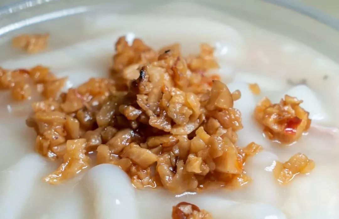 老字号的凌记就可以食完全部的西关小吃～当然,凌记最出名的还是濑粉!