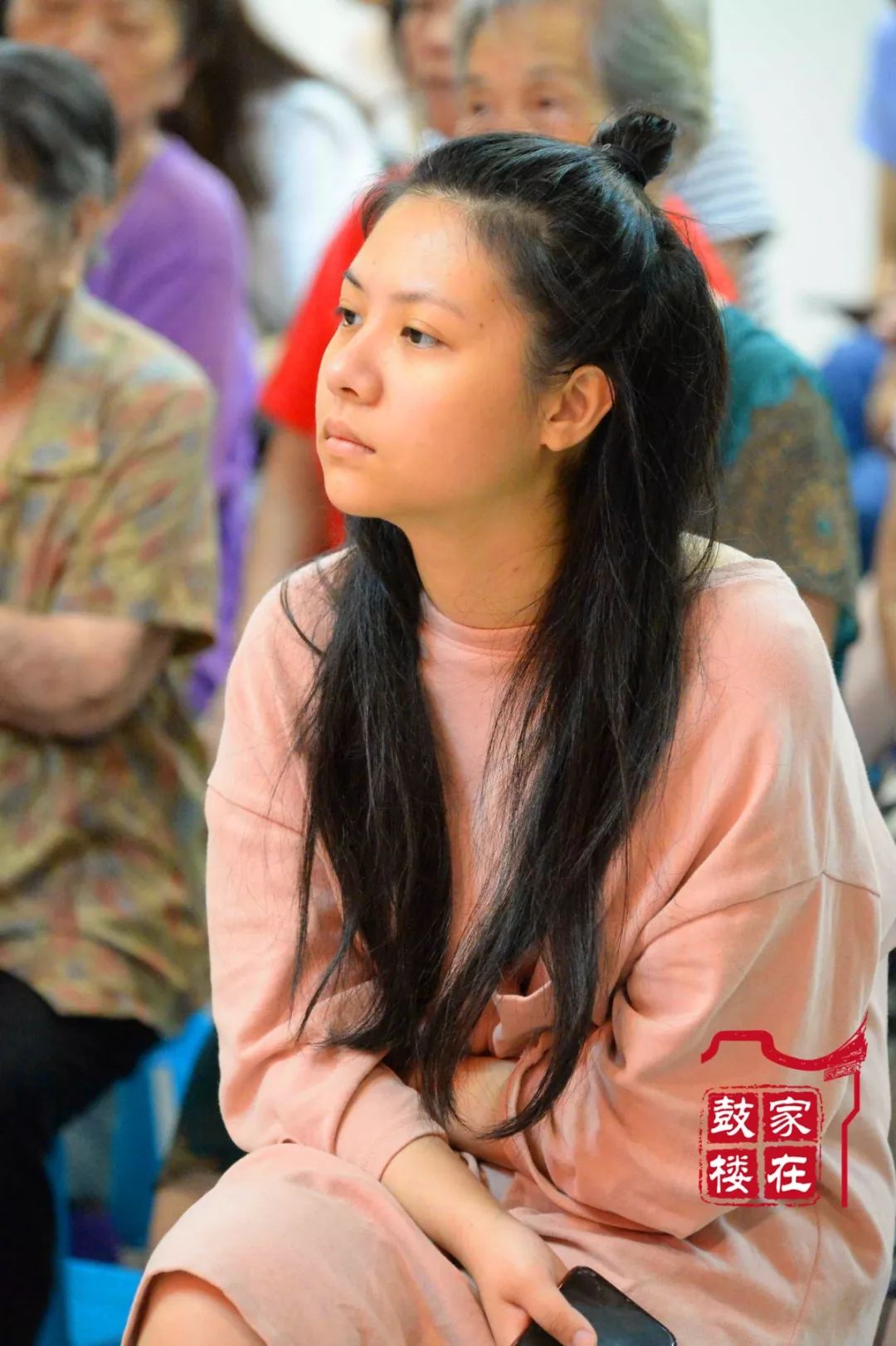 霖在家孝顺母亲以"陈若霖家风"为切入点张彬官团长以评话的曲艺形式铙