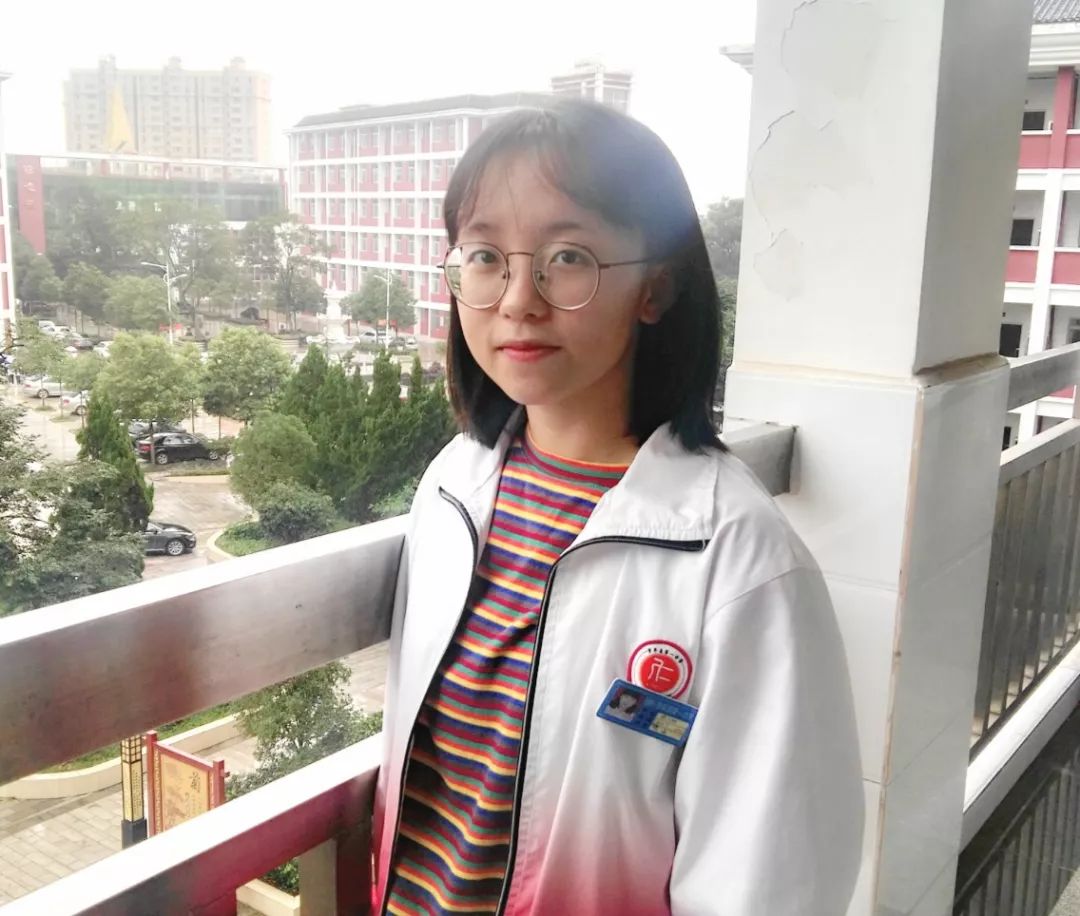 周珊罗平一中今日主播