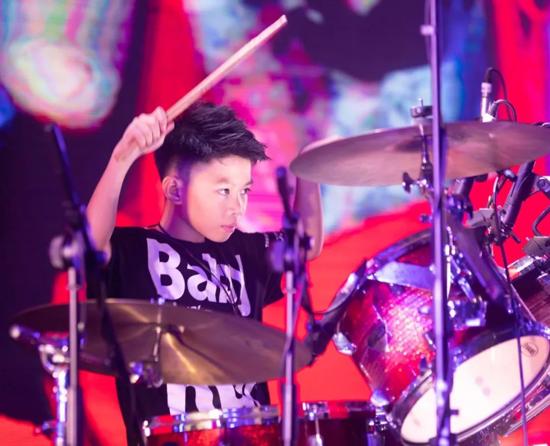 明晚!神秘乐队 15名鼓手空降百汇,演绎beyond经典金曲!_beyond