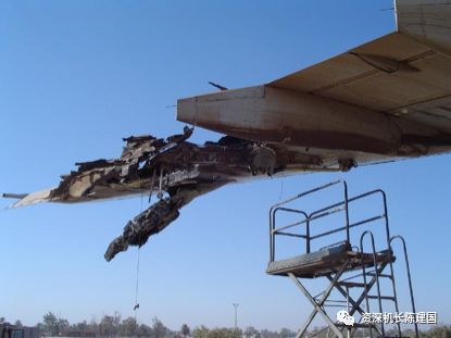 2003年,苏城空难的生还者之一机长艾尔·海恩斯到比利时布鲁塞尔参加