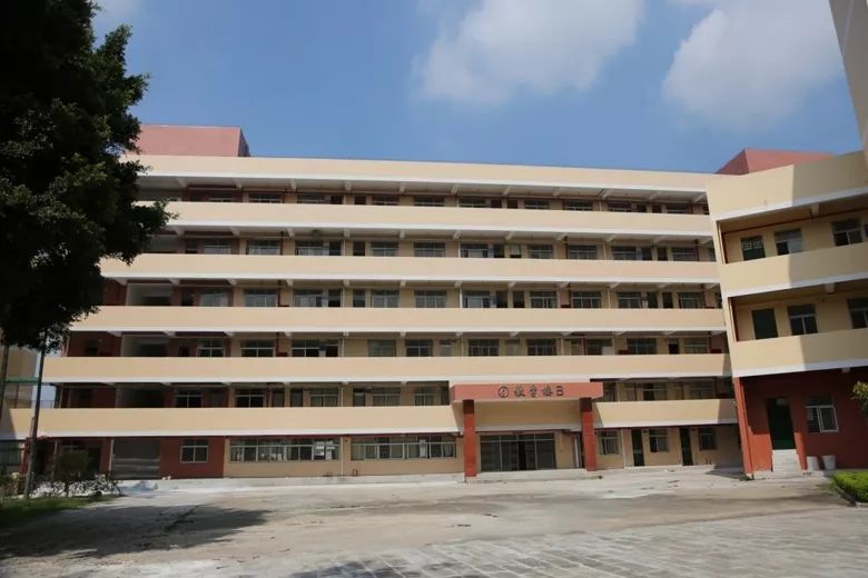 新生栏目一东莞市商业学校莞城校区我们来啦