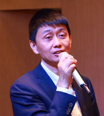 华锐金融技术董事长,证交所原副总经理 邹胜演讲主题:金融科技打造