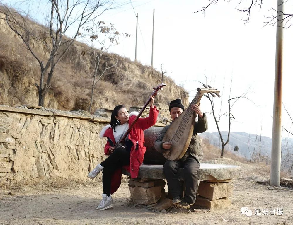 《书匠》:明眼人的三弦 盲艺人的"三皇"_陕北