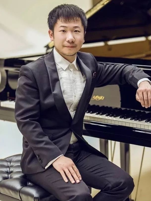 刘艺博青年钢琴家,1900特聘演奏级讲师.