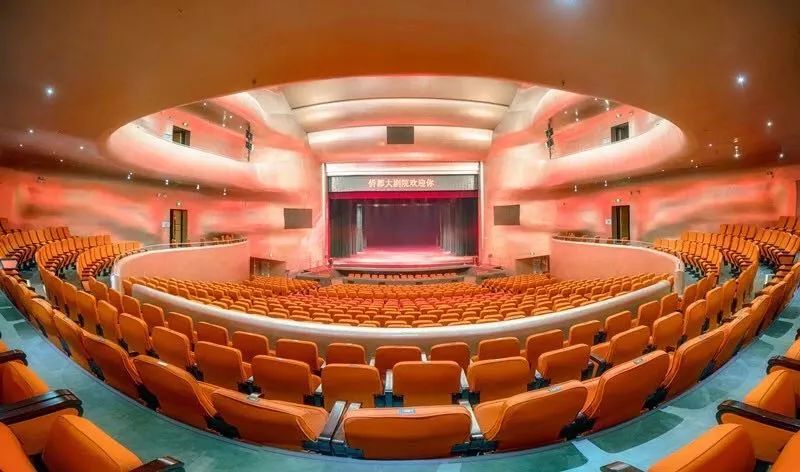 侨都大剧院——室内大剧院按照甲等剧场规范设置镜框式台口箱形舞台及