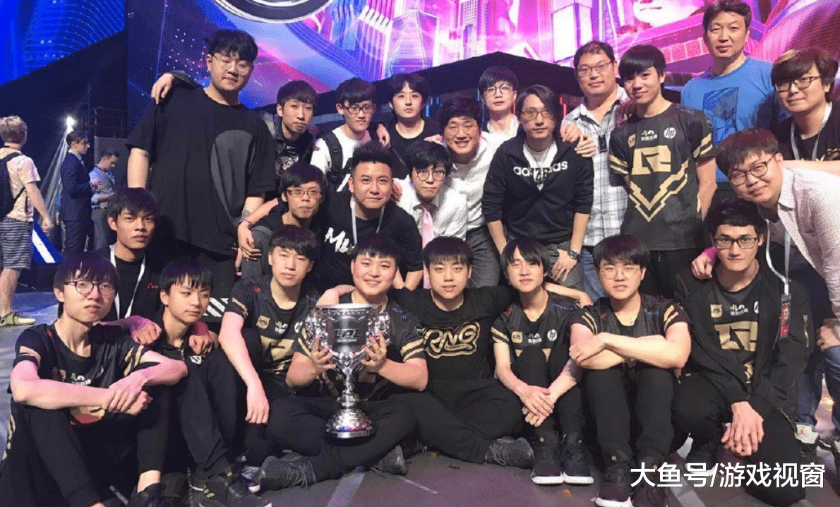 时隔21天rng再迎比赛mlxg位居海报c位细节让粉丝泪目
