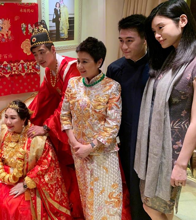 奚梦瑶晒新婚礼物,两个小盒子未免太寒酸?豪门媳妇太不容易