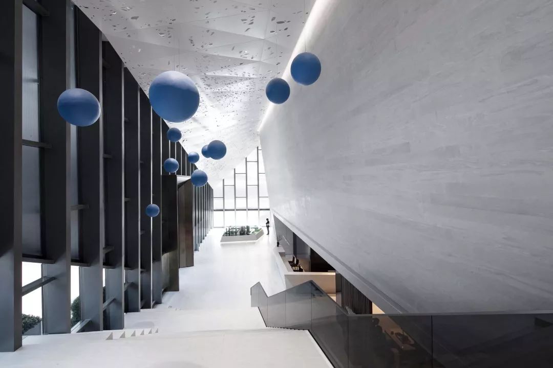 建筑主体空间◎建筑室内大台阶建筑表皮building facade"内外如夷的