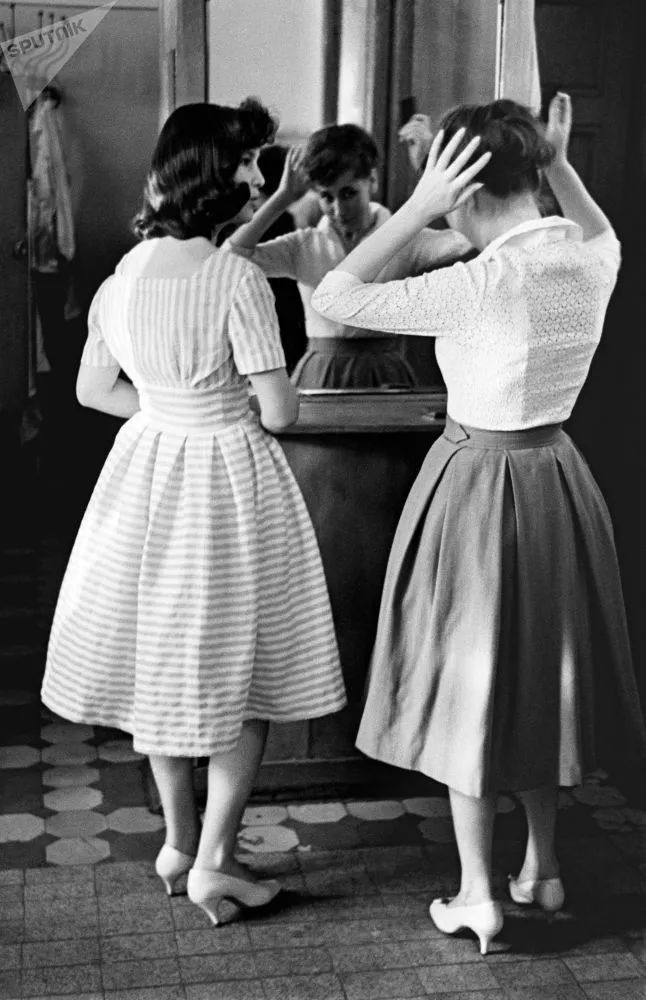 苏联服装女性图片