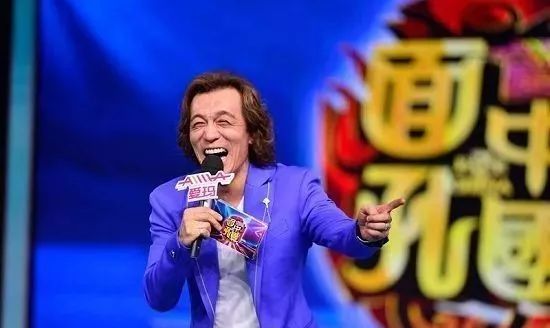 后的2017年再次登上春晚舞台陪伴大家又一次度过除夕佳节;"国脸"罗京