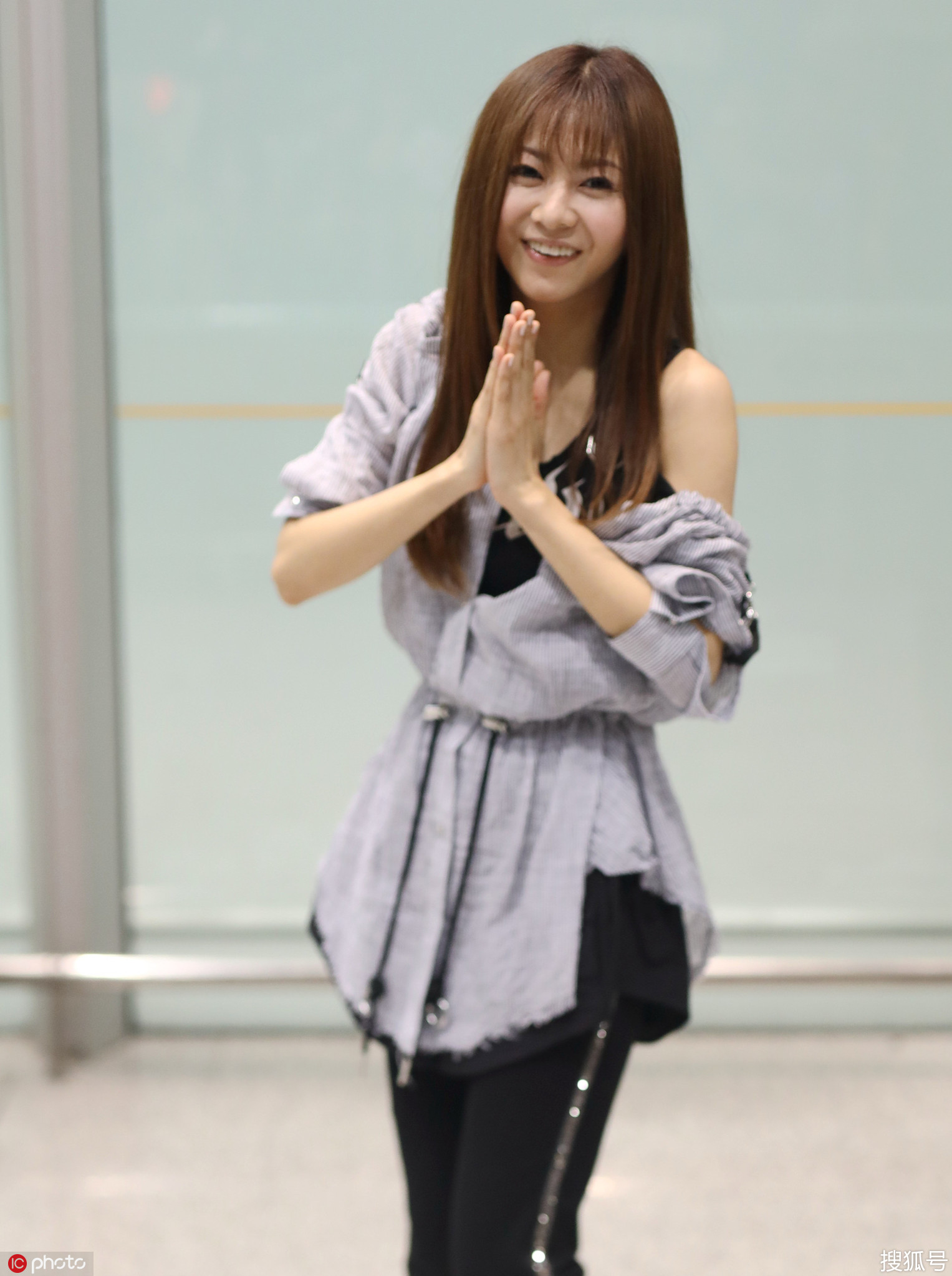 柯南御用歌姬仓木麻衣36岁身材和声音却像16岁