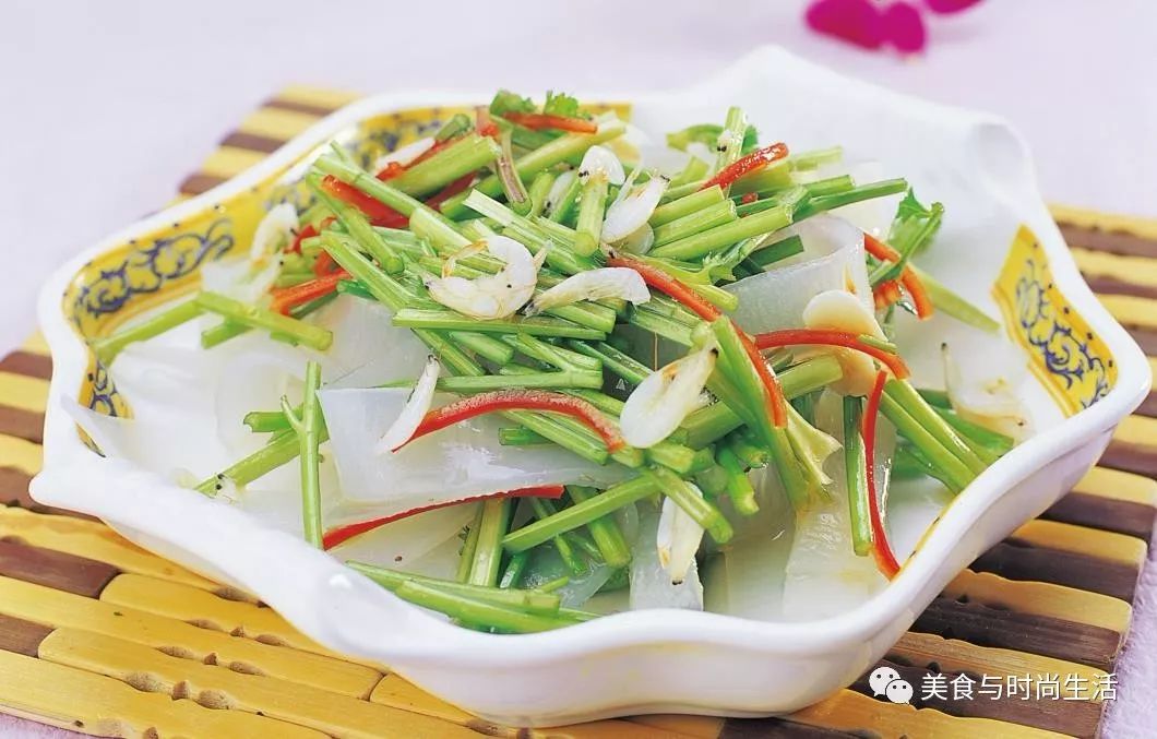 虾皮拌香菜,鲜香爽口,开胃补钙,家人一顿不吃就馋,分钟上桌