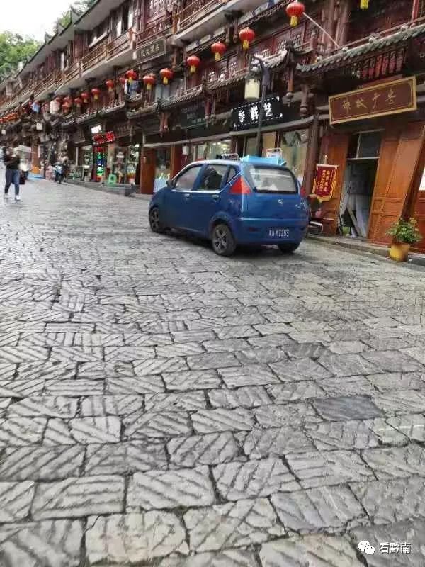 百姓发布台今天中午都匀大十字发生交通事故