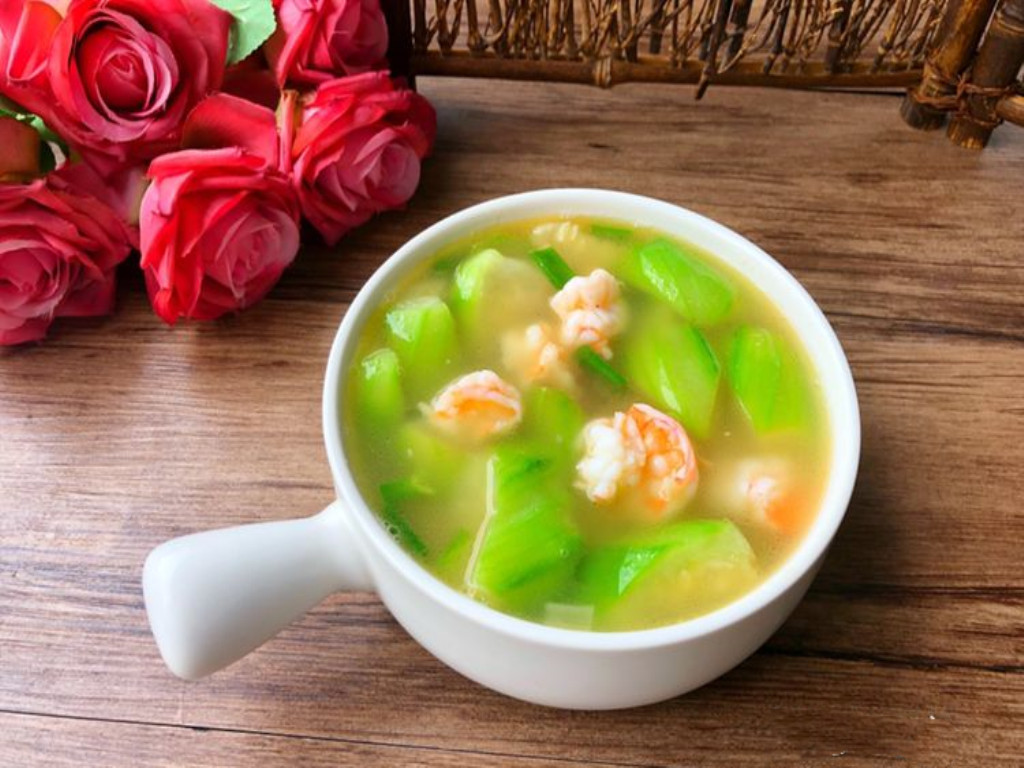 第三,鲜虾丝瓜鱼汤