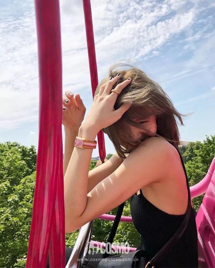 时髦办 | 看到lisa的彩色腕表后,我觉得她应该叫"人间富婆"