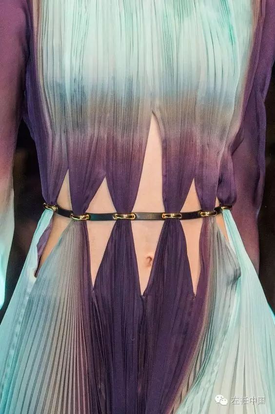 小"腰"精 | 百例出人意料的腰部设计!