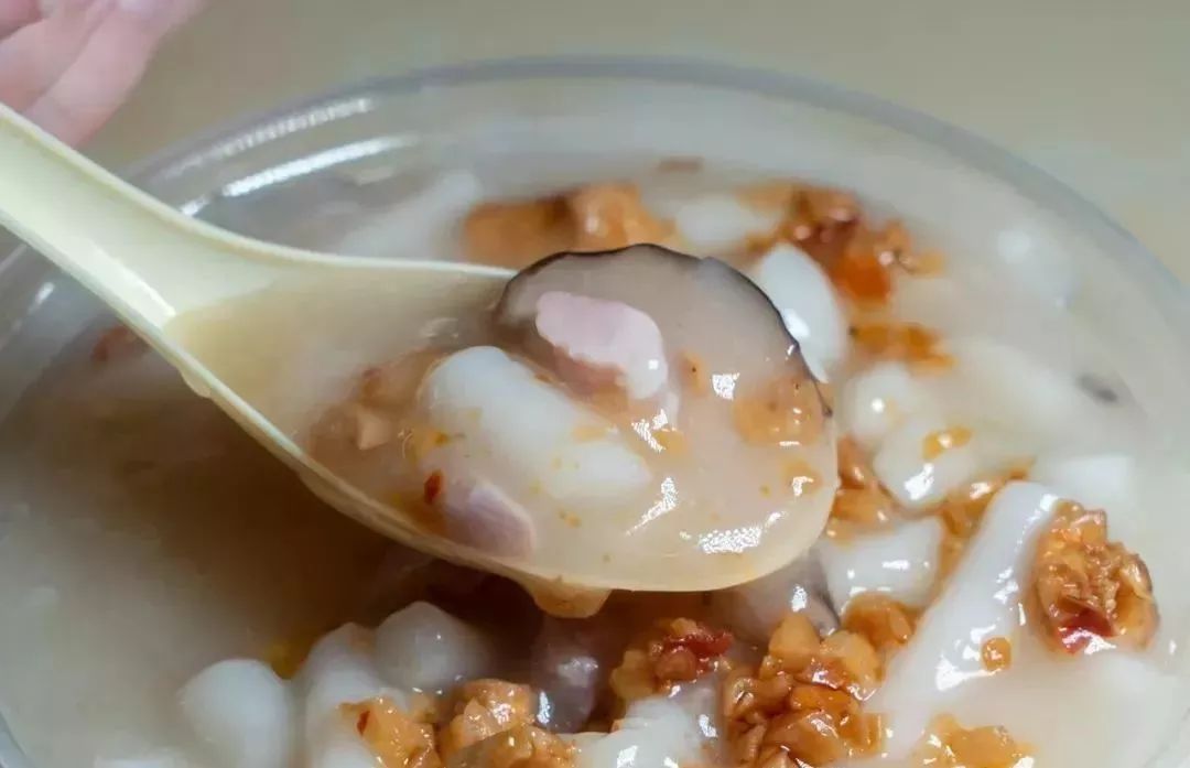 老字号的凌记就可以食完全部的西关小吃～当然,凌记最出名的还是濑粉!