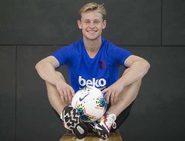 德容想和内马尔一起踢球巴萨有意一前锋一后卫有戏