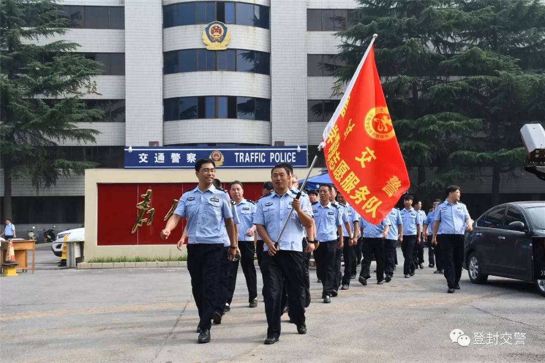 登封市公安局交警大隊組織學雷鋒無償獻血愛心活動