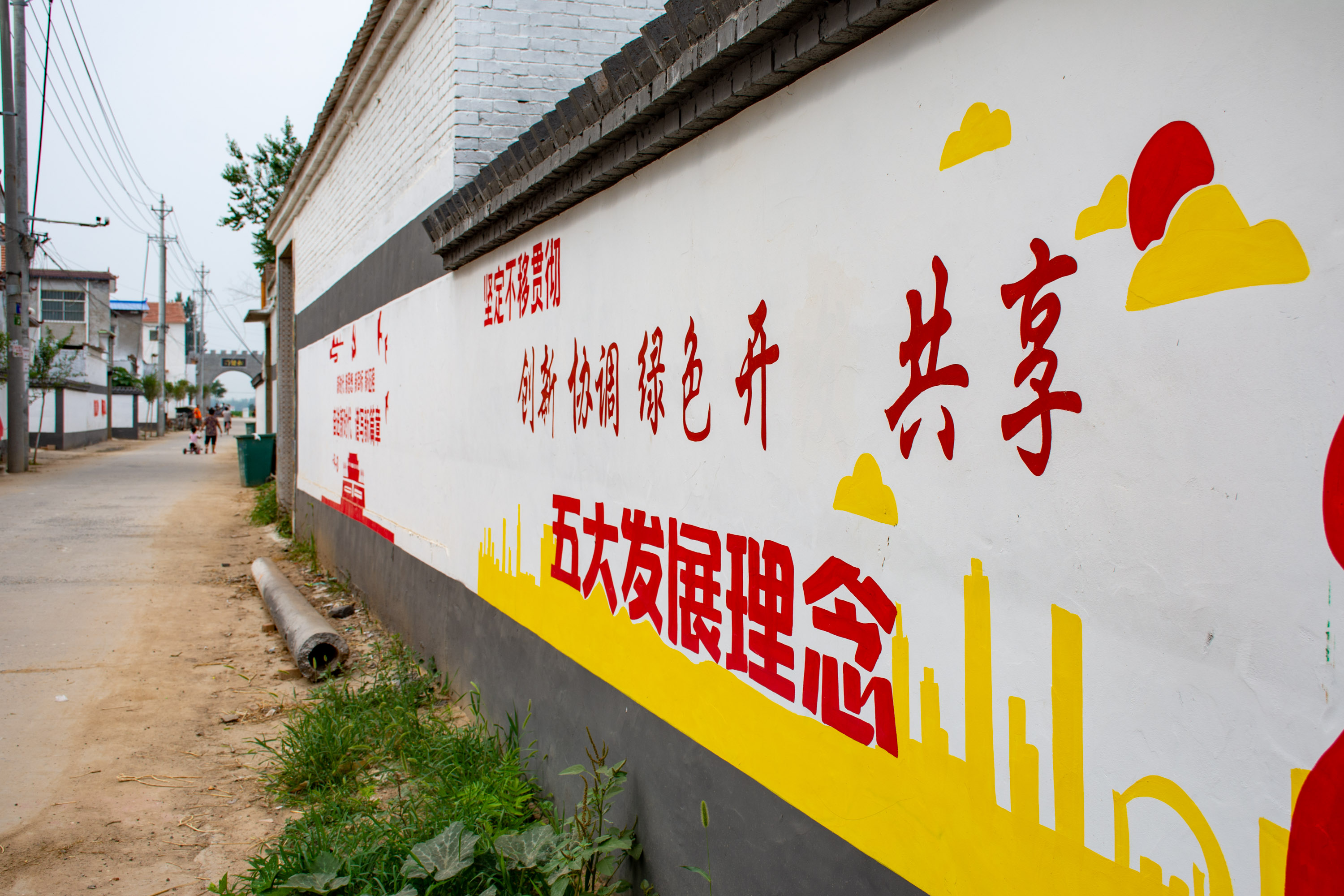 近年来随着新农村建设的不断发展,乡村文化也逐渐渗入到村里的每一个