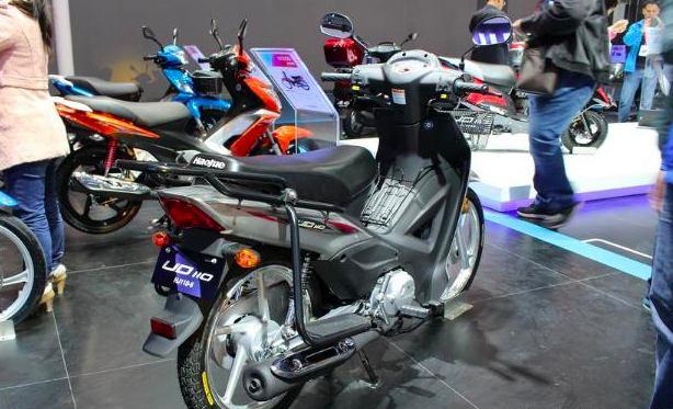 车身装备方面,这款豪爵铃木 ud110相对于同等级车型来看,装备部分还是