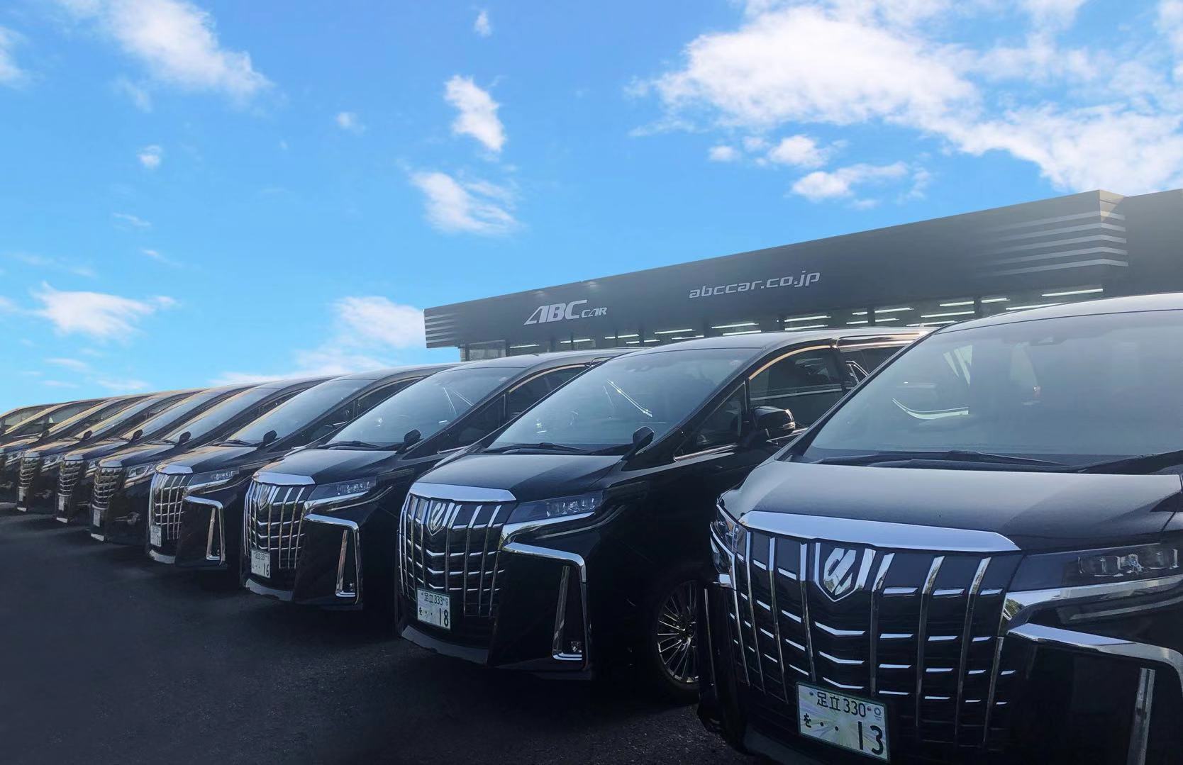 初到日本,语言不通,就问你紧不紧张. 27辆高端埃尔法七座商务车.