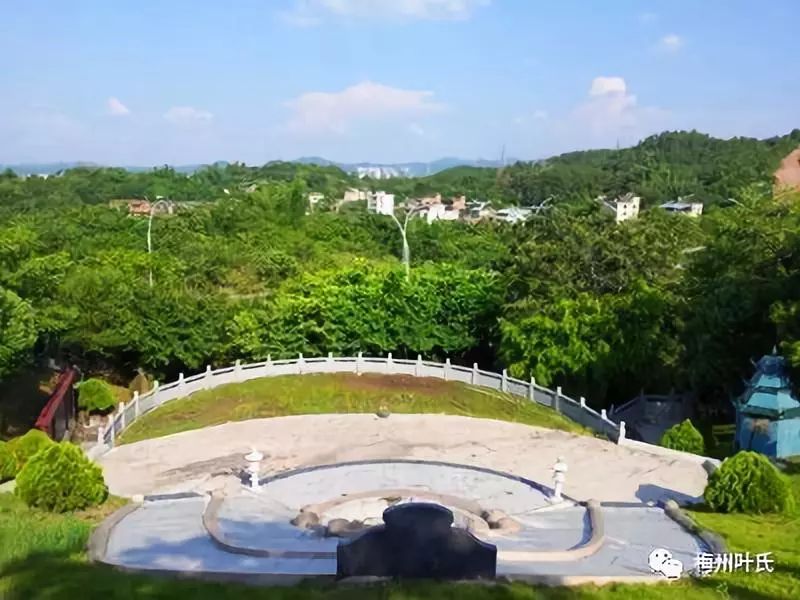 广西贺州叶氏千里迢迢到叶剑英元帅故乡祭拜梅州叶氏开基祖大经公