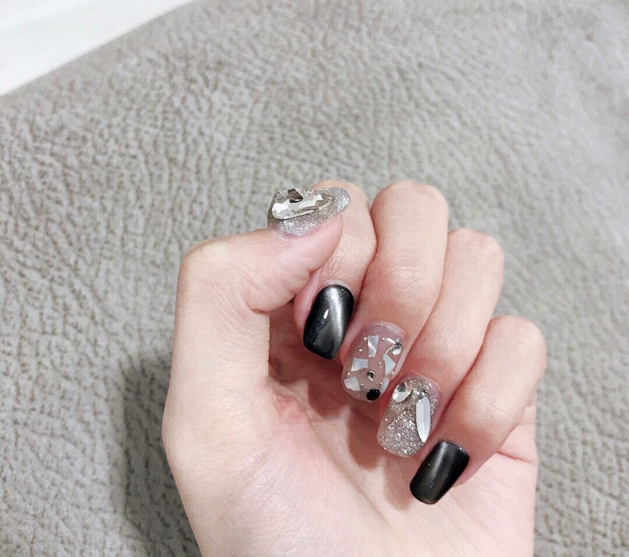 高冷的黑色系美甲合集原来黑色美甲可以这么好看