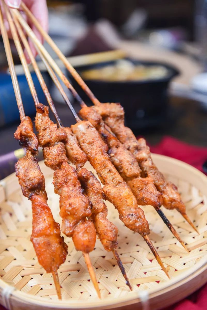 老冯家除了羊肉,精选的去骨鸡腿肉也处理的很到位,入味十足,带着微微