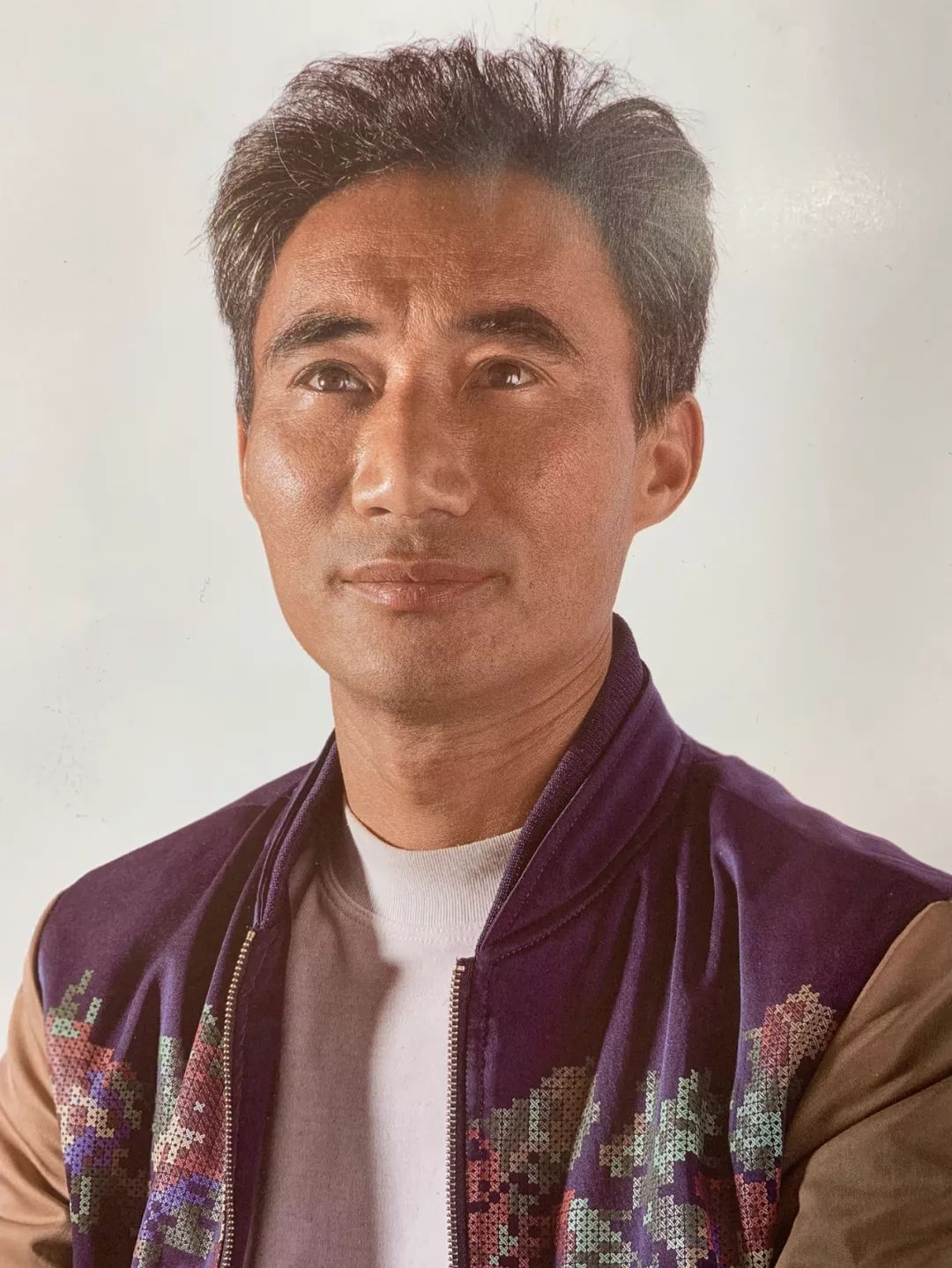 传奇绘画课堂回顾第三一〇集朱传奇教你画亲和面善的侧光源男中年素描