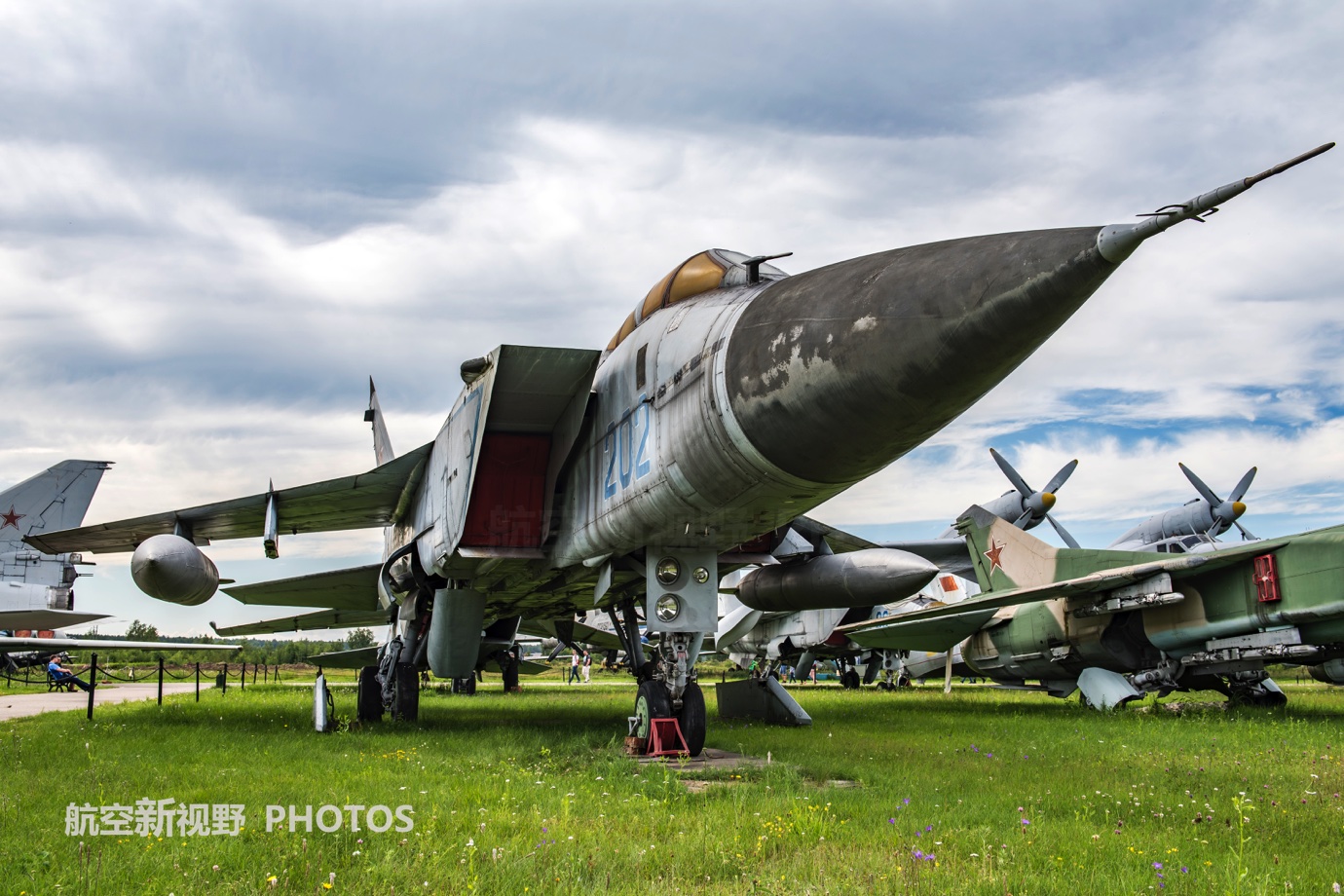 大家一般都喜欢称之为俄式军机暴力美学.