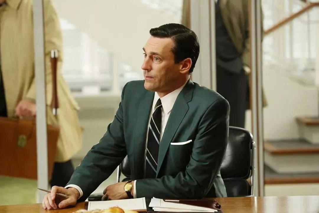 百步之外,西装是体面,领带是亮点