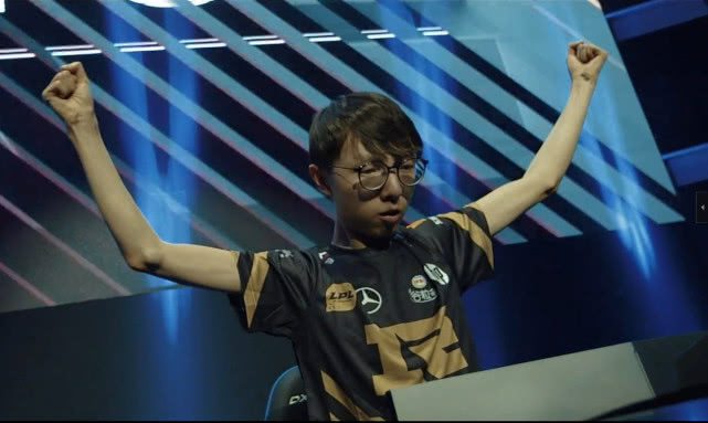 麻辣香锅退役仪式,"恭送野王"刷屏直播间,网友真的看哭了